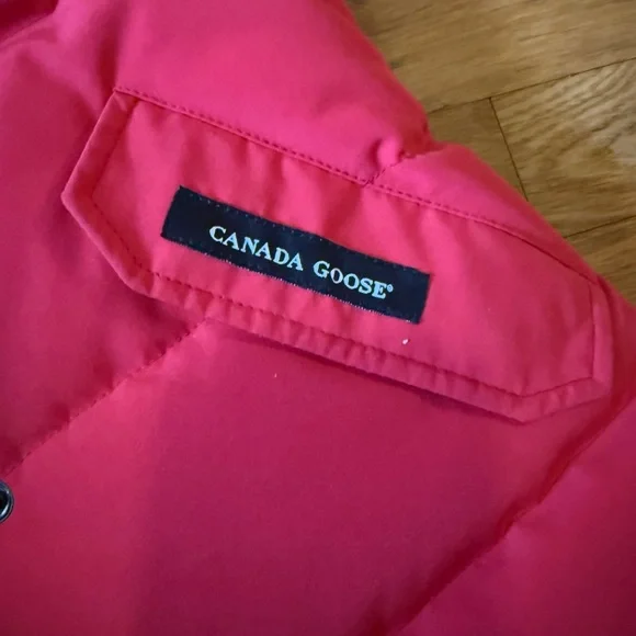 Canada Goose Red Puffer Vest with Quilted Insulation - Picture 2 of 8